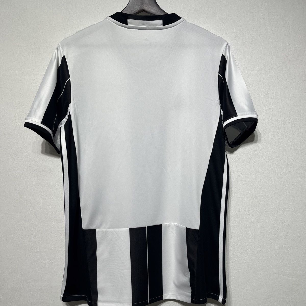 Juventus 16/17 Home Shirt